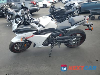 Trzecie zdjęcie samochodu z tyłu: 2012 YAMAHA FZ6 RC VIN:JYARJ18Y3CA002176 - miniatura