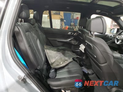 Zdjęcie 10 z 12 samochodu: 2024 BMW X7 M60I VIN:5UX33EM0XR9546475 - miniatura