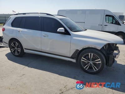Czwarte zdjęcie samochodu z boku: 2020 BMW X7 XDRIVE40I VIN:5UXCW2C08L9C55693 - miniatura