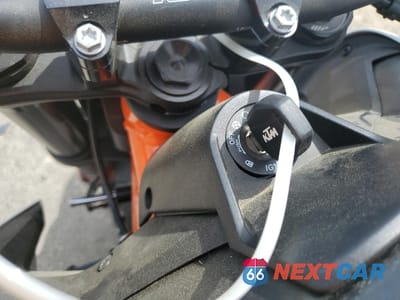 Zdjęcie 8 z 9 samochodu: 2021 KTM 890 DUKE R VIN:VBKTU9408MM810926 - miniatura