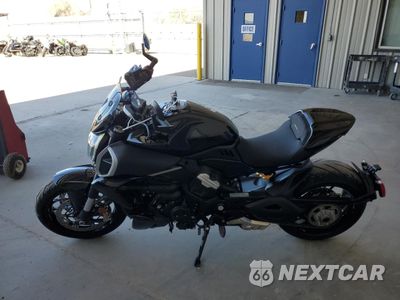 Trzecie zdjęcie samochodu z tyłu: 2023 DUCATI DIAVEL V4 VIN:ZDMGAR1W6PB001191 - miniatura