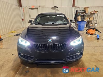 Piąte zdjęcie samochodu w środku: 2020 BMW 230XI VIN:WBA2K1C00L7G21156 - miniatura