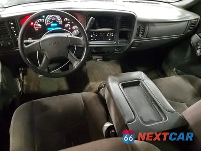 Zdjęcie 8 z 12 samochodu: 2005 GMC NEW SIERRA K1500 VIN:1GTEK19B45E169684 - miniatura