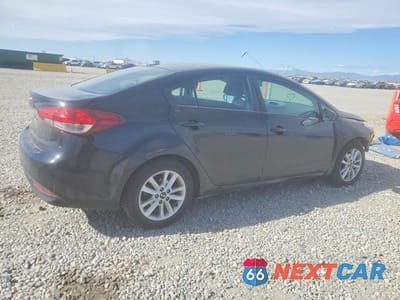 Trzecie zdjęcie samochodu z tyłu: 2017 KIA FORTE LX VIN:3KPFL4A71HE007692 - miniatura