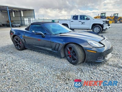 Czwarte zdjęcie samochodu z boku: 2012 CHEVROLET CORVETTE GRAND SPORT VIN:1G1YW3DW7C5104860 - miniatura