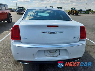 Zdjęcie 6 z 12 samochodu: 2015 CHRYSLER 300C PLATINUM VIN:2C3CCASGXFH882954 - miniatura