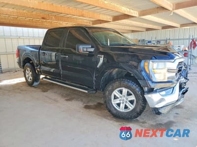 Czwarte zdjęcie samochodu z boku: 2023 FORD F150 SUPERCREW VIN:1FTEW1C82PKE79175 - miniatura