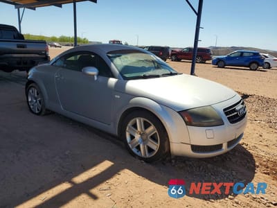 Czwarte zdjęcie samochodu z boku: 2004 AUDI TT VIN:TRUSC28N241008151 - miniatura