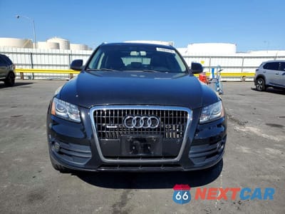 Piąte zdjęcie samochodu w środku: 2010 AUDI Q5 PREMIUM PLUS VIN:WA1LKAFP0AA079208 - miniatura