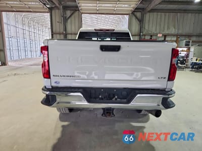 Zdjęcie 6 z 12 samochodu: 2020 CHEVROLET SILVERADO K3500 LTZ VIN:1GC4YUEY3LF112728 - miniatura