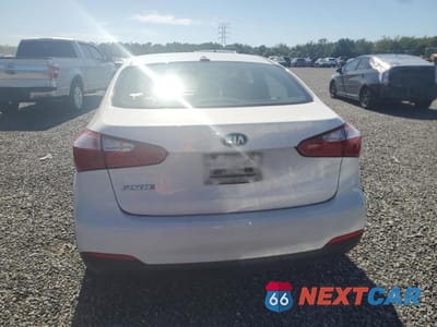 Zdjęcie 6 z 12 samochodu: 2016 KIA FORTE LX VIN:KNAFK4A66G5604211 - miniatura