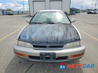 Piąte zdjęcie samochodu w środku: 1997 HONDA ACCORD LX VIN:JHMCD563XVC009986 - miniatura