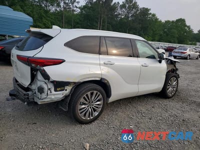 Trzecie zdjęcie samochodu z tyłu: 2022 TOYOTA HIGHLANDER PLATINUM VIN:5TDFZRAH4NS130571 - miniatura