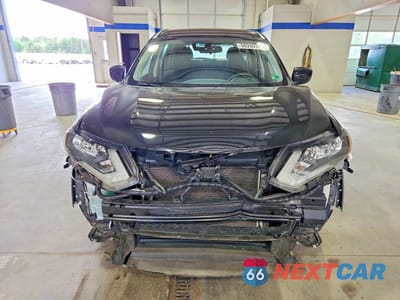Piąte zdjęcie samochodu w środku: 2019 NISSAN ROGUE S VIN:5N1AT2MV5KC814400 - miniatura