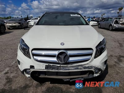 Piąte zdjęcie samochodu w środku: 2015 MERCEDES-BENZ GLA 250 VIN:WDCTG4EBXFJ153007 - miniatura