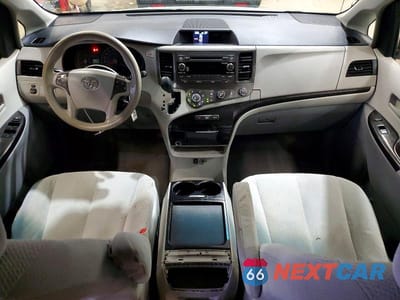Zdjęcie 8 z 13 samochodu: 2011 TOYOTA SIENNA LE 8-PASSENGER VIN:5TDKK3DC2BS156713 - miniatura