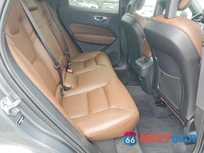 Zdjęcie 11 z 14 samochodu: 2018 VOLVO XC60 T5 VIN:LYV102RK4JB078452 - miniatura
