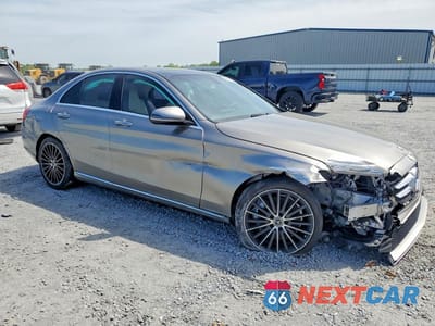 Czwarte zdjęcie samochodu z boku: 2020 MERCEDES-BENZ C 300 VIN:W1KWF8DB0LR595151 - miniatura