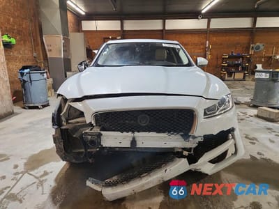 Piąte zdjęcie samochodu w środku: 2018 JAGUAR F-PACE PREMIUM VIN:SADCJ2GX3JA238188 - miniatura