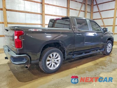 Trzecie zdjęcie samochodu z tyłu: 2019 CHEVROLET SILVERADO K1500 CUSTOM VIN:1GCPYBEH0KZ378383 - miniatura
