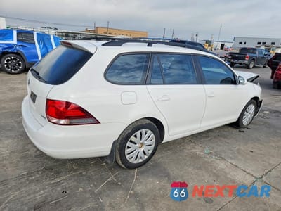 Trzecie zdjęcie samochodu z tyłu: 2010 VOLKSWAGEN JETTA S VIN:3VWKX7AJ7AM691009 - miniatura