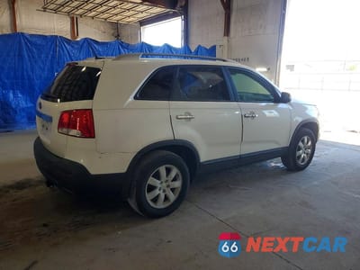 Trzecie zdjęcie samochodu z tyłu: 2011 KIA SORENTO LX VIN:5XYKT4A13BG042948 - miniatura