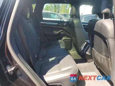 Zdjęcie 10 z 12 samochodu: 2016 PORSCHE CAYENNE S VIN:WP1AB2A24GLA93235 - miniatura