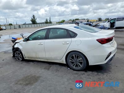 Drugie zdjęcie samochodu z przodu: 2024 KIA FORTE LXS VIN:3KPF24ADXRE727289 - miniatura