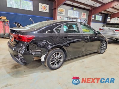 Trzecie zdjęcie samochodu z tyłu: 2023 KIA FORTE LXS VIN:3KPF24AD1PE538382 - miniatura
