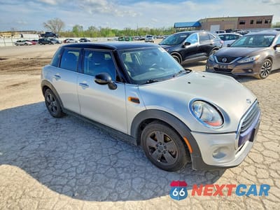 Czwarte zdjęcie samochodu z boku: 2017 MINI COOPER VIN:WMWXU1C51H2E18115 - miniatura