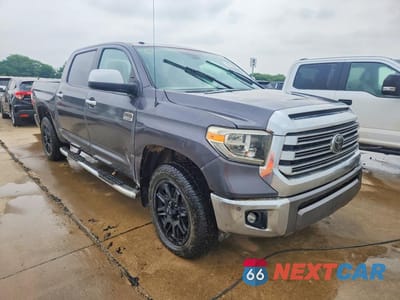 Czwarte zdjęcie samochodu z boku: 2018 TOYOTA TUNDRA 1794 EDITION VIN:5TFAW5F12JX730839 - miniatura