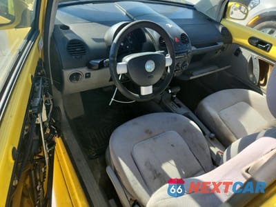 Zdjęcie 8 z 12 samochodu: 2004 VOLKSWAGEN NEW BEETLE GL TDI VIN:3VWBR31CX4M416467 - miniatura