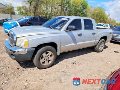 2005 DODGE DAKOTA QUAD SLT 1D7HW48K45S181975 - główne zdjęcie licytacji z USA - miniatura