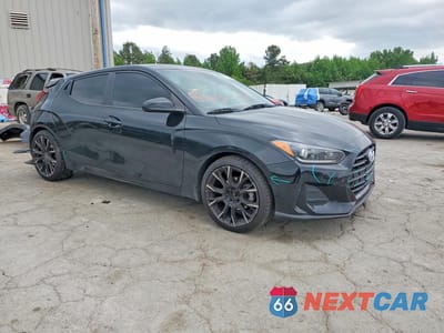Czwarte zdjęcie samochodu z boku: 2021 HYUNDAI VELOSTER 2.0L PREMIUM VIN:KMHTG6AF4MU032801 - miniatura
