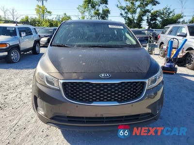Piąte zdjęcie samochodu w środku: 2017 KIA SEDONA LX VIN:KNDMB5C10H6325575 - miniatura