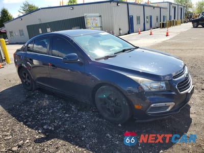 Czwarte zdjęcie samochodu z boku: 2015 CHEVROLET CRUZE LT VIN:1G1PC5SB3F7112351 - miniatura