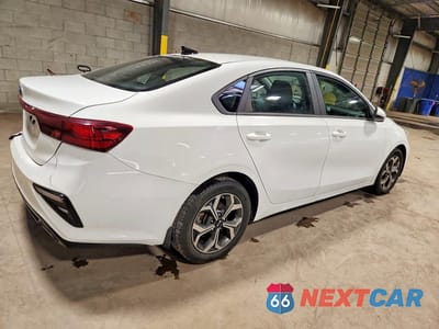 Trzecie zdjęcie samochodu z tyłu: 2020 KIA FORTE LXS VIN:3KPF24AD9LE207012 - miniatura
