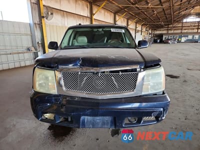 Piąte zdjęcie samochodu w środku: 2004 CADILLAC ESCALADE LUXURY VIN:1GYEK63NX4R193814 - miniatura