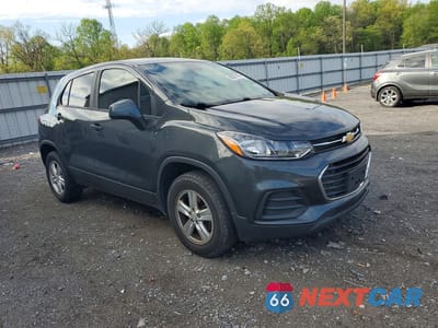 Czwarte zdjęcie samochodu z boku: 2019 CHEVROLET TRAX LS VIN:3GNCJNSB0KL259834 - miniatura