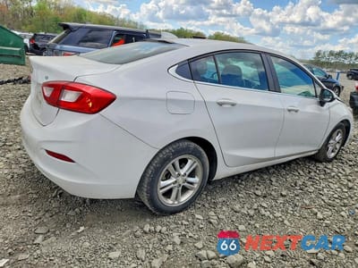 Trzecie zdjęcie samochodu z tyłu: 2018 CHEVROLET CRUZE LT VIN:1G1BE5SM4J7115077 - miniatura
