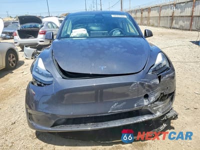Piąte zdjęcie samochodu w środku: 2021 TESLA MODEL Y VIN:5YJYGAEE3MF234276 - miniatura