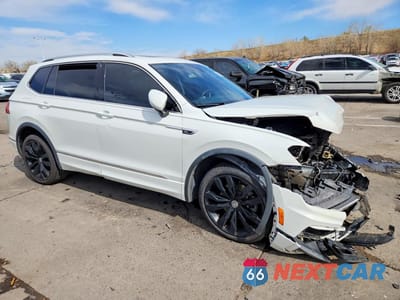 Czwarte zdjęcie samochodu z boku: 2020 VOLKSWAGEN TIGUAN SEL PREMIUM R-LINE VIN:3VV4B7AX0LM034393 - miniatura