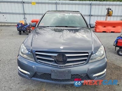 Piąte zdjęcie samochodu w środku: 2014 MERCEDES-BENZ C 300 4MATIC VIN:WDDGF8AB3ER318683 - miniatura