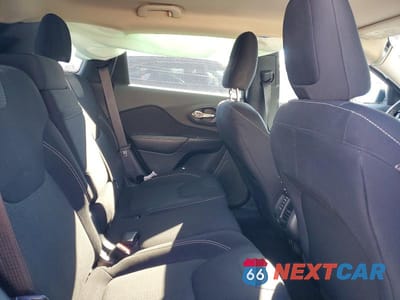 Zdjęcie 10 z 12 samochodu: 2016 JEEP CHEROKEE LATITUDE VIN:1C4PJMCS3GW225391 - miniatura