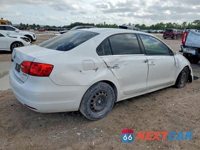 Trzecie zdjęcie samochodu z tyłu: 2013 VOLKSWAGEN JETTA SE VIN:3VWDP7AJXDM375357 - miniatura