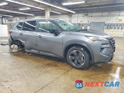 Czwarte zdjęcie samochodu z boku: 2025 NISSAN ROGUE SV VIN:5N1BT3BB1SC815479 - miniatura