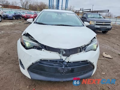 Piąte zdjęcie samochodu w środku: 2019 TOYOTA COROLLA LE VIN:5YFBURHE2KP935465 - miniatura