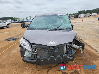 Piąte zdjęcie samochodu w środku: 2017 TOYOTA SIENNA L 7-PASSENGER VIN:5TDZZ3DC8HS790580 - miniatura