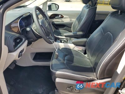 Zdjęcie 7 z 13 samochodu: 2023 CHRYSLER PACIFICA HYBRID LIMITED VIN:2C4RC1S75PR622687 - miniatura