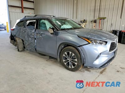 Czwarte zdjęcie samochodu z boku: 2021 TOYOTA HIGHLANDER XLE VIN:5TDGZRBH7MS128380 - miniatura